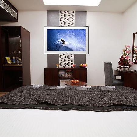 Hotel Prem Plaza Karnāl Kültér fotó