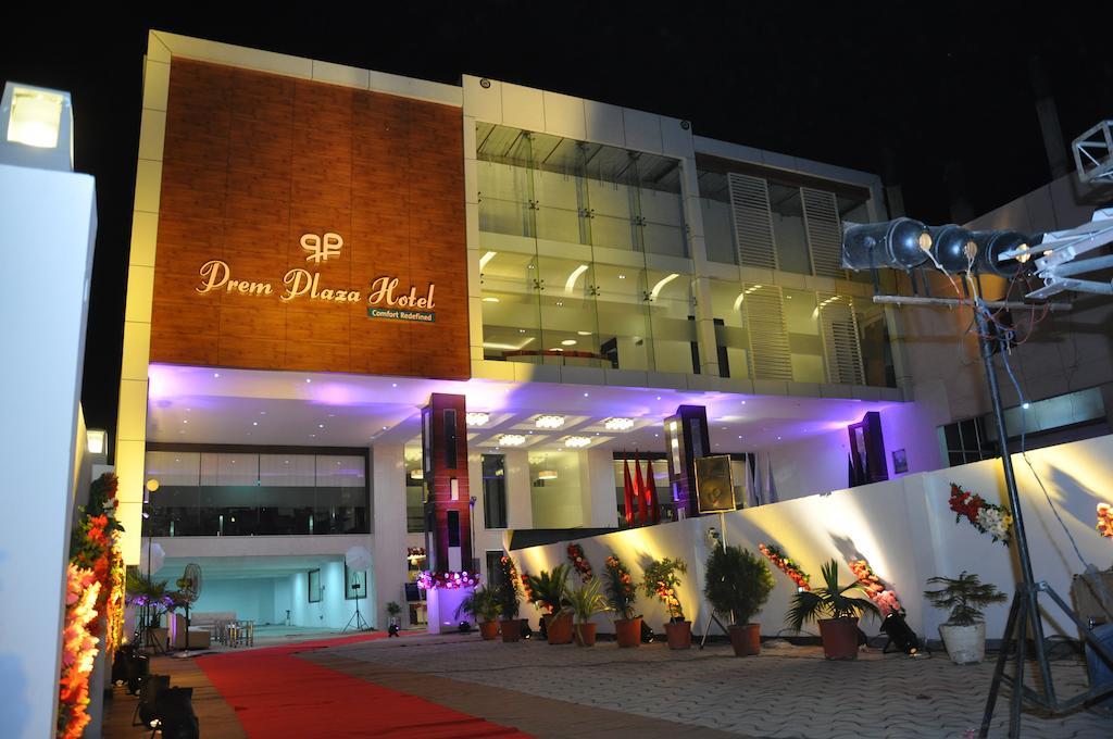 Hotel Prem Plaza Karnāl Kültér fotó
