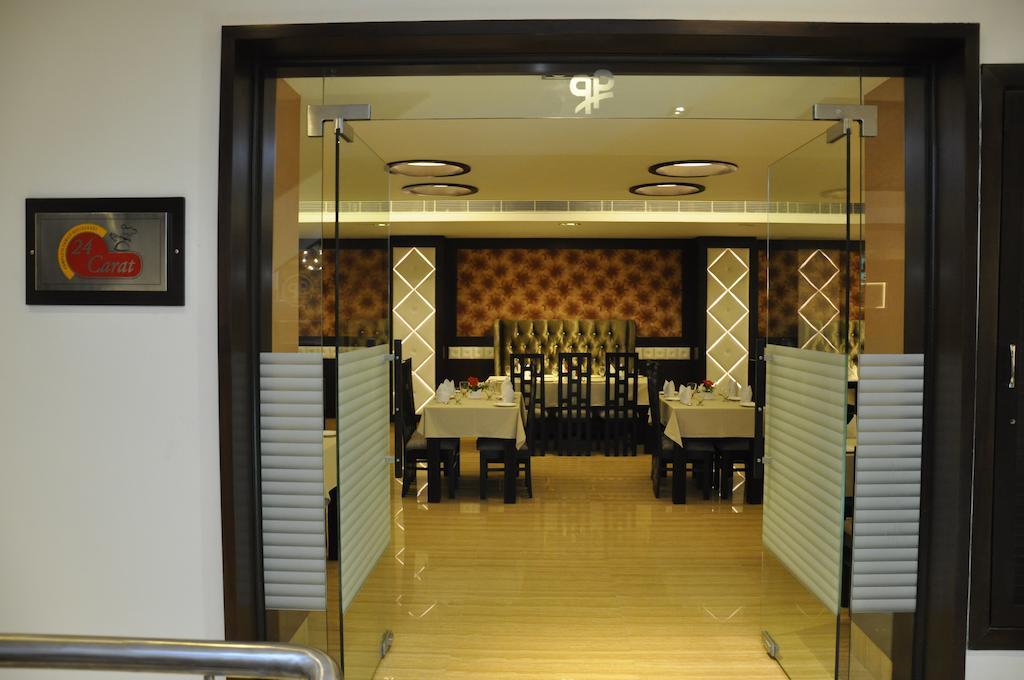 Hotel Prem Plaza Karnāl Kültér fotó