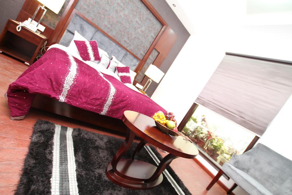 Hotel Prem Plaza Karnāl Kültér fotó