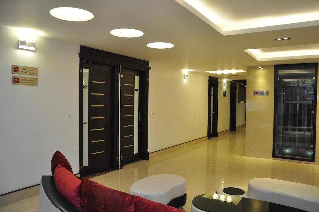 Hotel Prem Plaza Karnāl Kültér fotó
